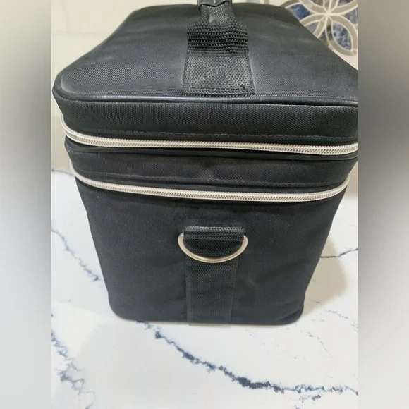 Make-up case. Black. Fabric exterior with solid insert. - Picture 2 of 11